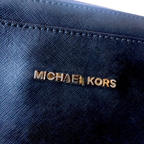 Michael Kors Jet Set Large Chain Strap Crossbody - Picture 4 of 5